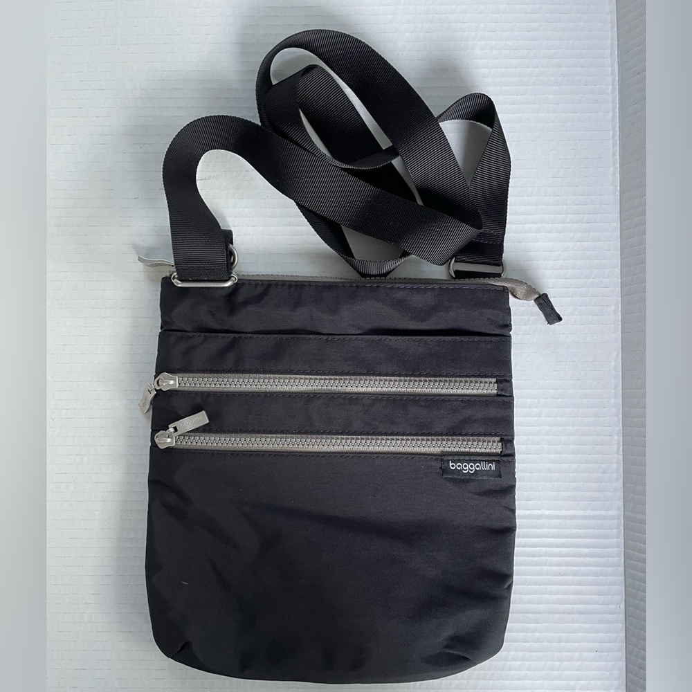 Baggallini crossbody bag